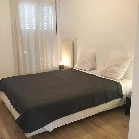 T3 Avec Parking Gratuit Sur Place à *